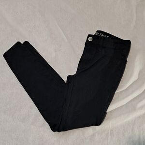 American Eagle Super Stretch Jegging. Black. Size 0.